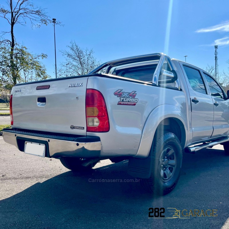 HILUX 2.5 4X4 CD 16V TURBO DIESEL 4P MANUAL - 2010 - FARROUPILHA