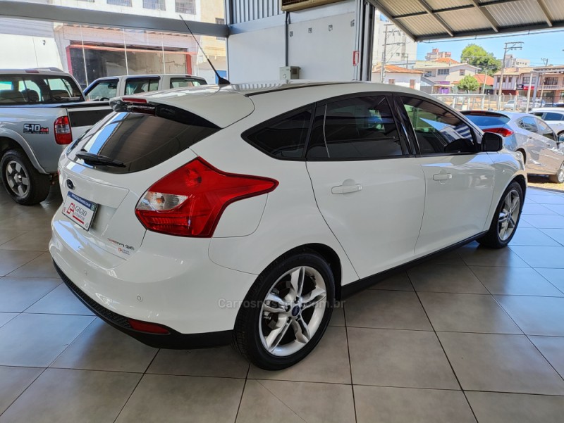 FOCUS 2.0 SE HATCH 16V FLEX 4P AUTO - 2015 - TAPEJARA