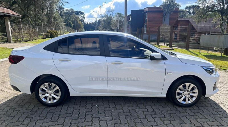 ONIX 1.0 SEDAN PLUS LT 12V FLEX 4P MANUAL - 2022 - CANELA