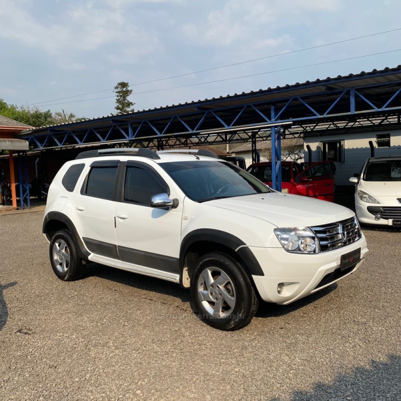 DUSTER 1.6 DYNAMIQUE 4X2 16V FLEX 4P MANUAL - 2014 - IGREJINHA