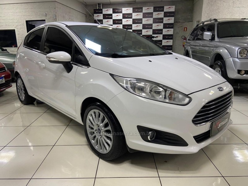 FIESTA 1.6 TITANIUM HATCH 16V FLEX 4P AUTOMÁTICO - 2015 - ESTâNCIA VELHA