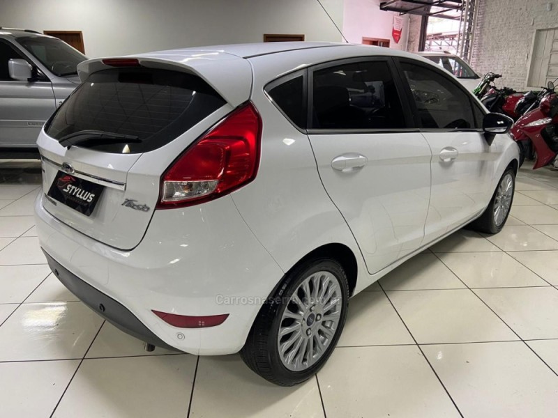 FIESTA 1.6 TITANIUM HATCH 16V FLEX 4P AUTOMÁTICO - 2015 - ESTâNCIA VELHA