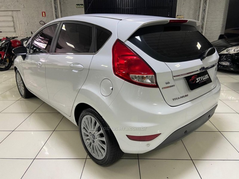 FIESTA 1.6 TITANIUM HATCH 16V FLEX 4P AUTOMÁTICO - 2015 - ESTâNCIA VELHA