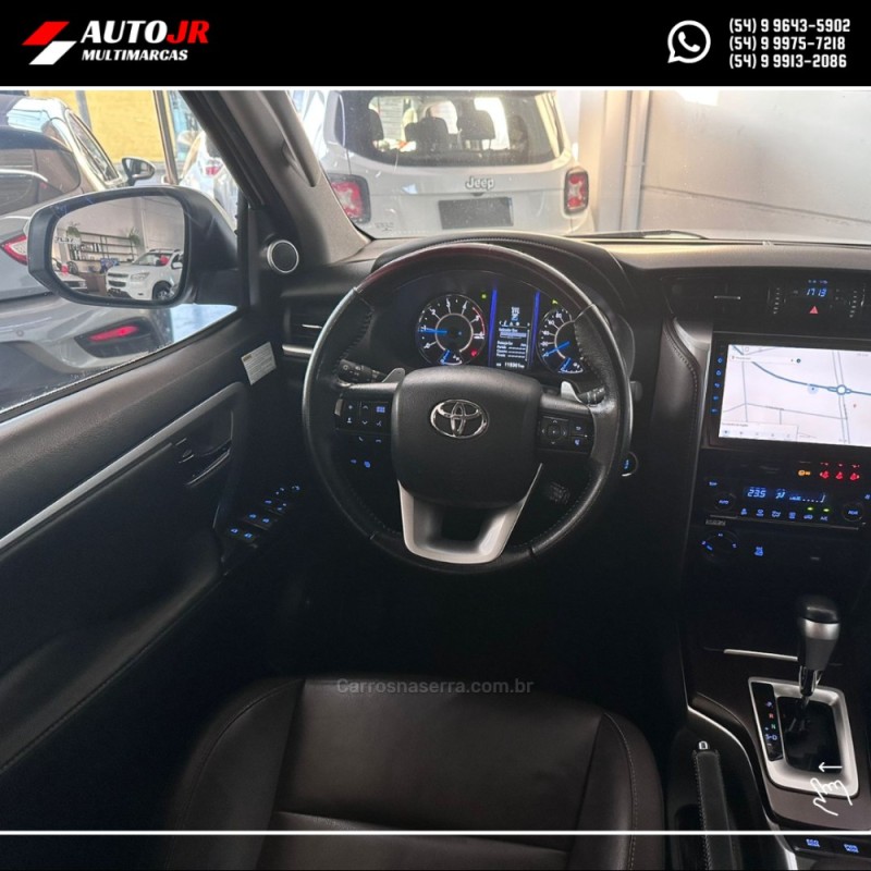 HILUX SW4 2.8 SRX 4X4 7 LUGARES 16V TURBO INTERCOOLER DIESEL 4P AUTOMÁTICO - 2018 - VACARIA