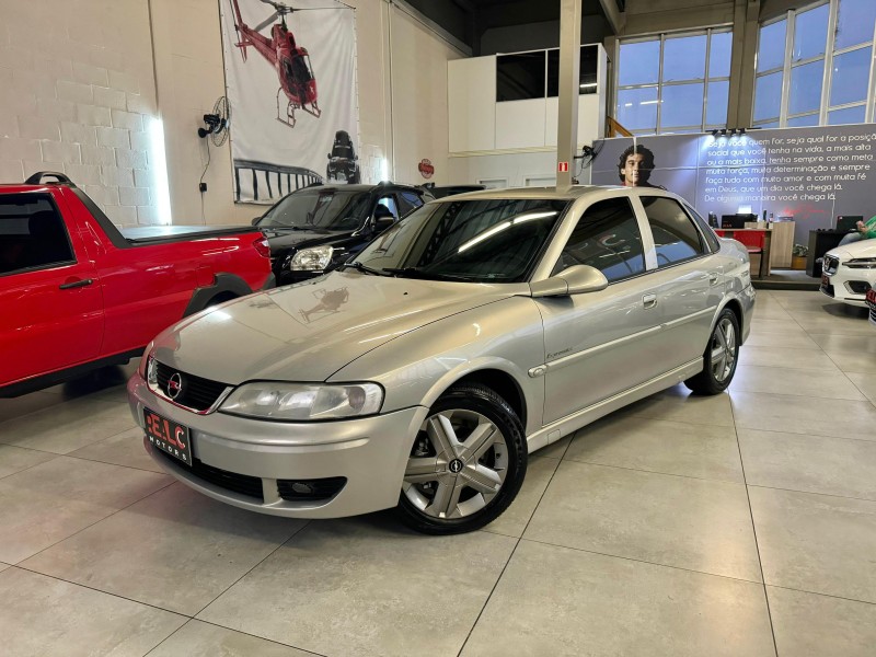 VECTRA 2.0 MPFI EXPRESSION 8V GASOLINA 4P MANUAL - 2005 - CAXIAS DO SUL