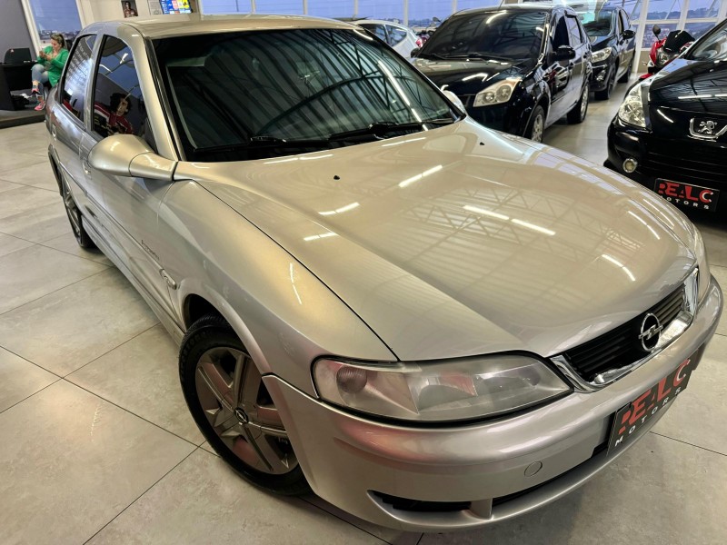 VECTRA 2.0 MPFI EXPRESSION 8V GASOLINA 4P MANUAL - 2005 - CAXIAS DO SUL