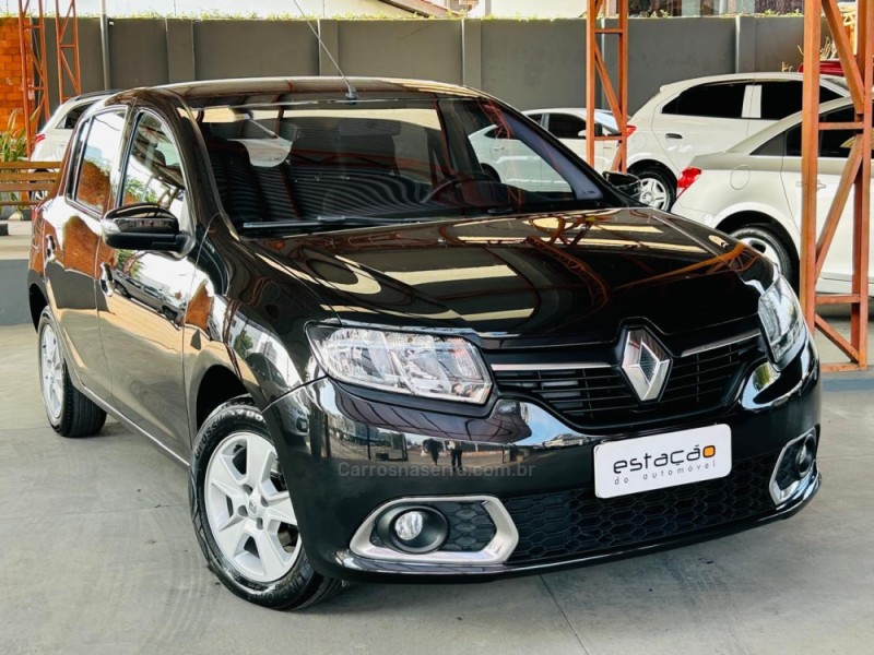 SANDERO 1.6 DYNAMIQUE 8V FLEX 4P MANUAL - 2016 - NOVO HAMBURGO