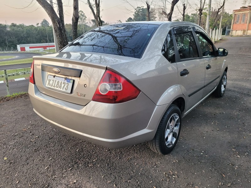 FIESTA 1.0 MPI SEDAN 8V FLEX 4P MANUAL - 2009 - VENâNCIO AIRES