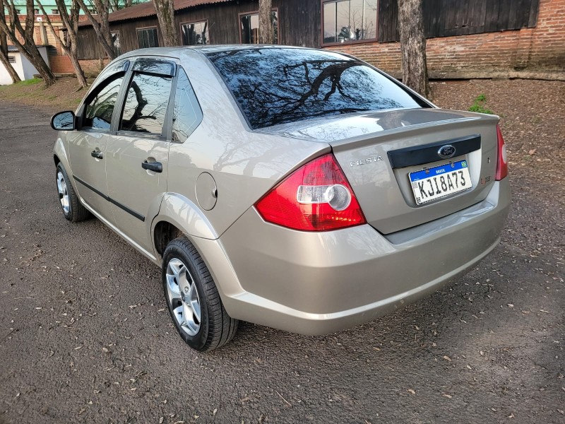 FIESTA 1.0 MPI SEDAN 8V FLEX 4P MANUAL - 2009 - VENâNCIO AIRES