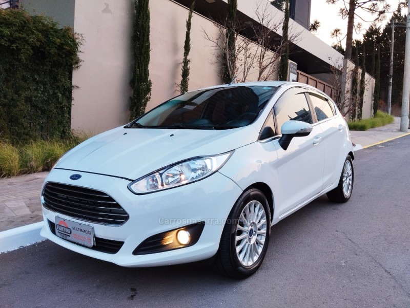 FIESTA 1.0 ECOBOOST TITANIUM PLUS HATCH 12V GASOLINA 4P AUTOMÁTICO - 2017 - FARROUPILHA