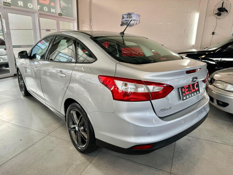 FOCUS 2.0 SE SEDAN 16V FLEX 4P AUTOMÁTICO - 2014 - CAXIAS DO SUL