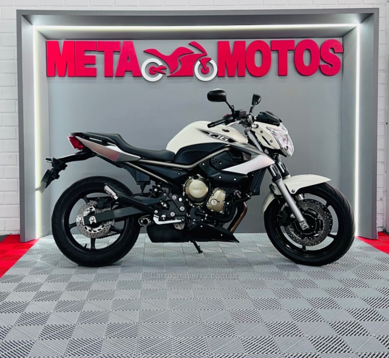 XJ6 N  - 2010 - CAMPO BOM