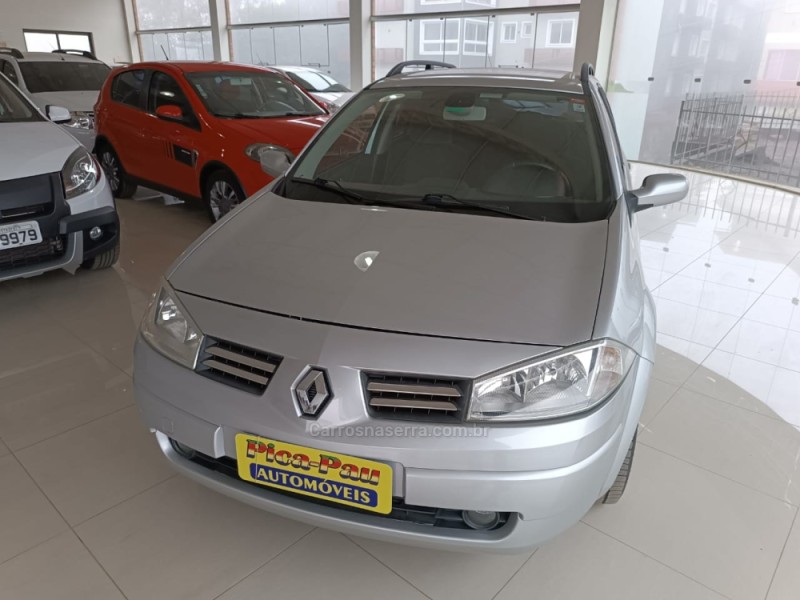 MÉGANE 1.6 DYNAMIQUE GRAND TOUR 16V FLEX 4P MANUAL - 2011 - NOVA PETRóPOLIS