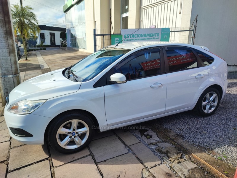 FOCUS 1.6 GLX 16V FLEX 4P MANUAL - 2013 - FARROUPILHA