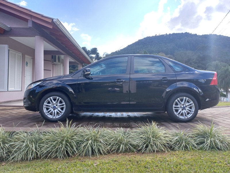 FOCUS 1.6 GLX 16V FLEX 4P MANUAL - 2013 - PARAí