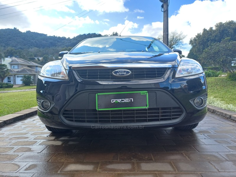 FOCUS 1.6 GLX 16V FLEX 4P MANUAL - 2013 - PARAí