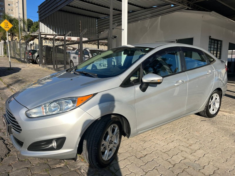 FIESTA 1.6 SE SEDAN 16V FLEX 4P MANUAL - 2015 - CAXIAS DO SUL