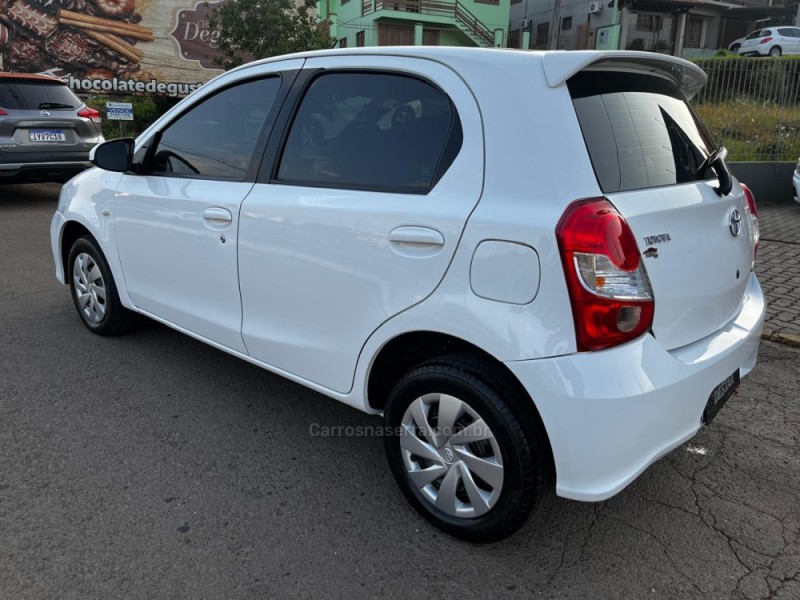 ETIOS 1.5 XS 16V FLEX 4P MANUAL - 2018 - DOIS IRMãOS