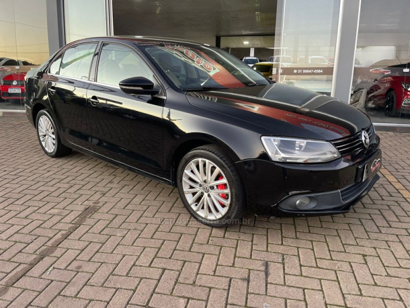 JETTA 2.0 TSI HIGHLINE 200CV GASOLINA 4P TIPTRONIC - 2011 - PAROBé