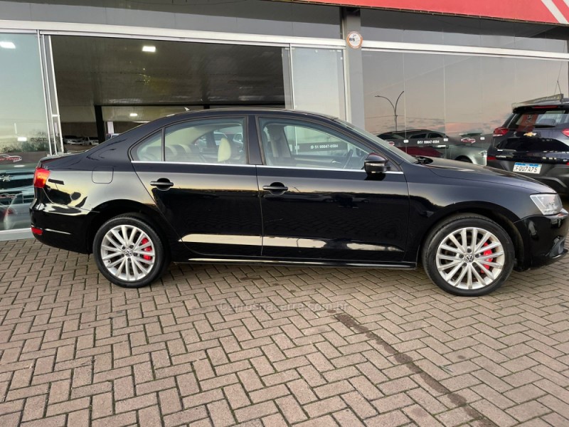 JETTA 2.0 TSI HIGHLINE 200CV GASOLINA 4P TIPTRONIC - 2011 - PAROBé