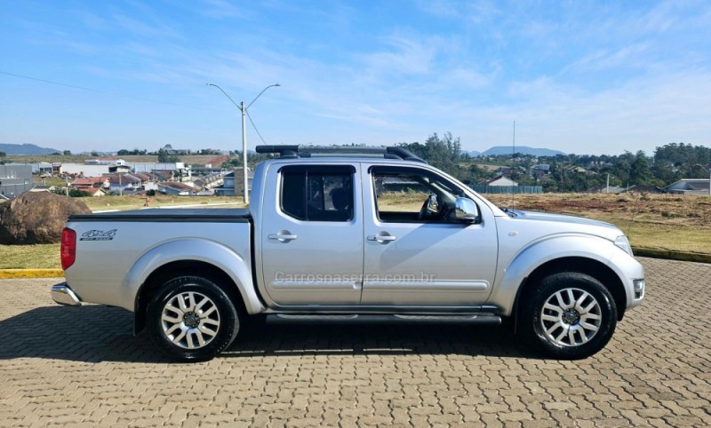 FRONTIER 2.5 SL 4X4 CD TURBO ELETRONIC DIESEL 4P AUTOMÁTICO - 2015 - LAJEADO