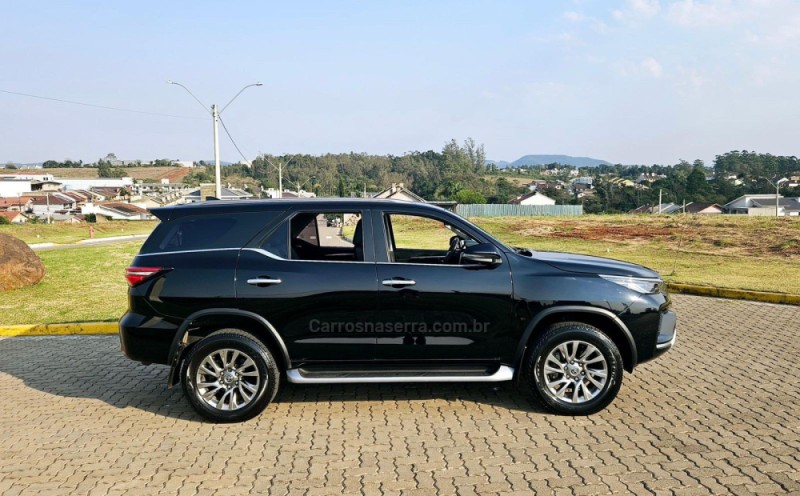 HILUX SW4 2.8 SRX 4X4 7 LUGARES 16V TURBO INTERCOOLER DIESEL 4P AUTOMÁTICO - 2022 - LAJEADO