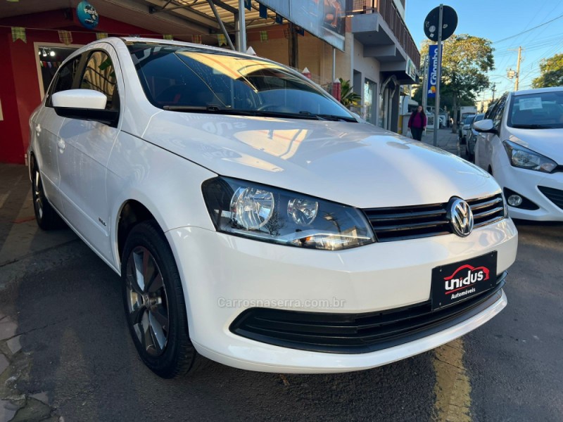 VOYAGE 1.6 MI TRENDLINE 8V FLEX 4P MANUAL - 2014 - DOIS IRMãOS