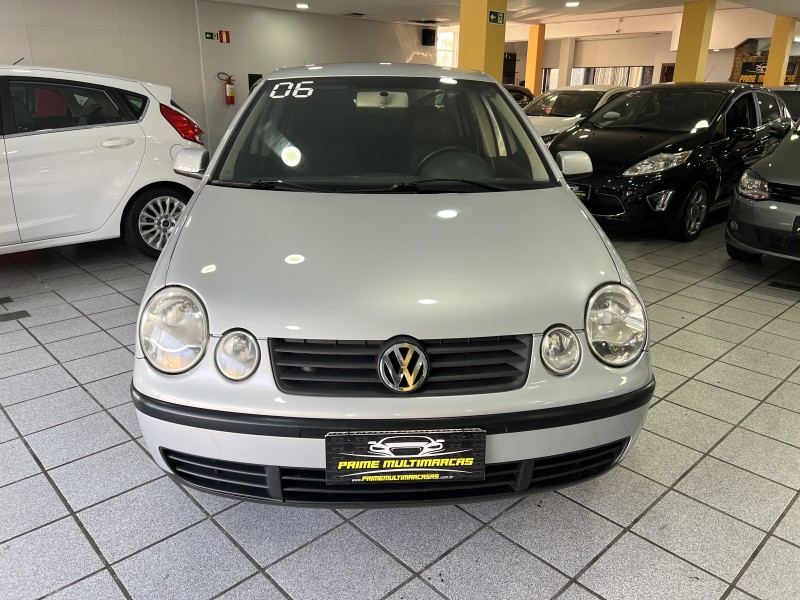 POLO SEDAN 1.6 MI 8V FLEX 4P MANUAL - 2005 - CAXIAS DO SUL