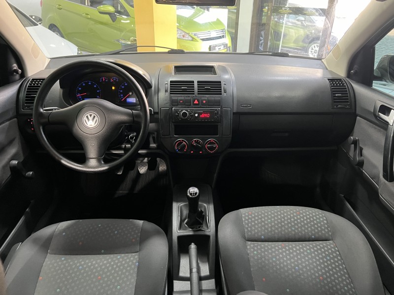 POLO SEDAN 1.6 MI 8V FLEX 4P MANUAL - 2005 - CAXIAS DO SUL