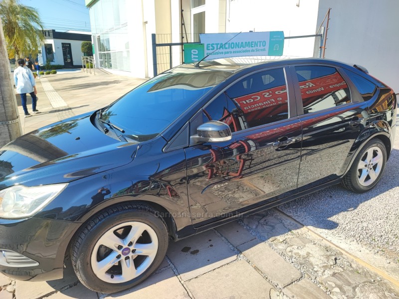 FOCUS 2.0 GLX 16V GASOLINA 4P AUTOMÁTICO - 2013 - FARROUPILHA