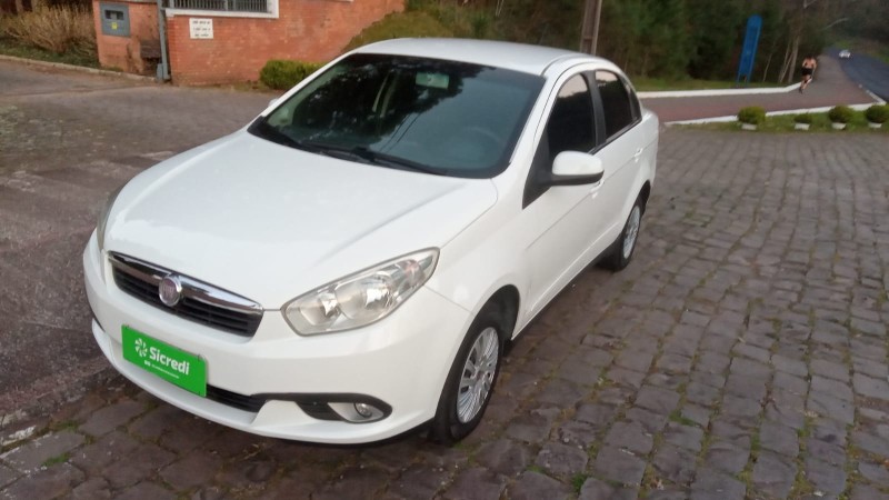 GRAND SIENA 1.4 MPI ATTRACTIVE 8V FLEX 4P MANUAL - 2013 - FARROUPILHA