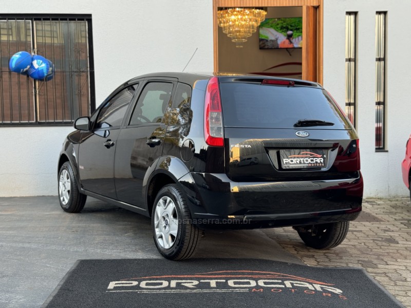 FIESTA 1.6 MPI 8V GASOLINA 4P MANUAL - 2011 - NOVO HAMBURGO