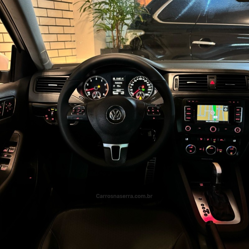 JETTA 2.0 COMFORTLINE FLEX 4P TIPTRONIC - 2013 - NOVO HAMBURGO