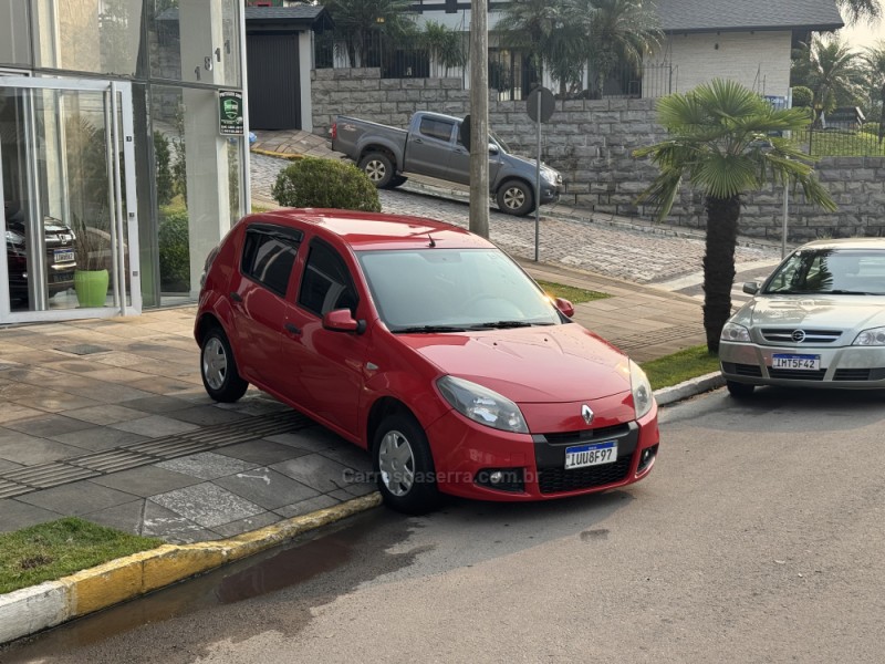 SANDERO 1.0 EXPRESSION 16V FLEX 4P MANUAL - 2014 - FARROUPILHA