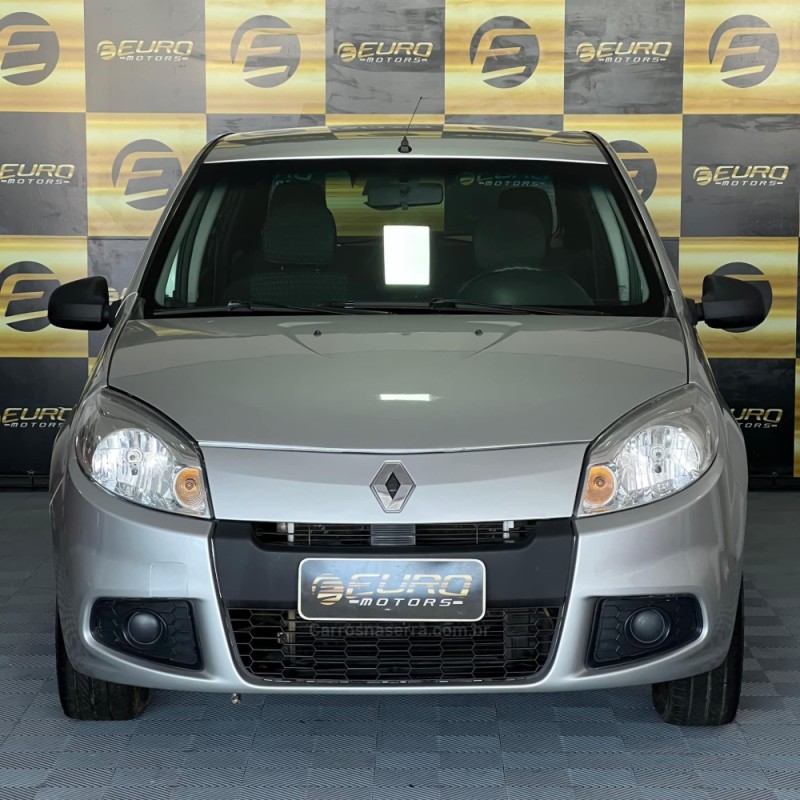 SANDERO 1.0 AUTHENTIQUE 12V FLEX 4P MANUAL - 2013 - PORTãO