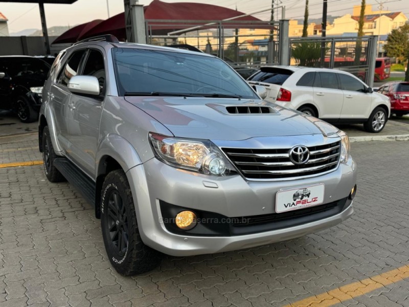 HILUX SW4 3.0 SRV 4X4 7 LUGARES 16V TURBO INTERCOOLER DIESEL 4P AUTOMÁTICO - 2013 - FELIZ