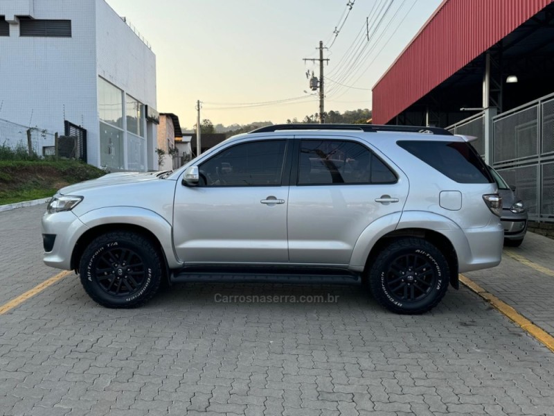 HILUX SW4 3.0 SRV 4X4 7 LUGARES 16V TURBO INTERCOOLER DIESEL 4P AUTOMÁTICO - 2013 - FELIZ