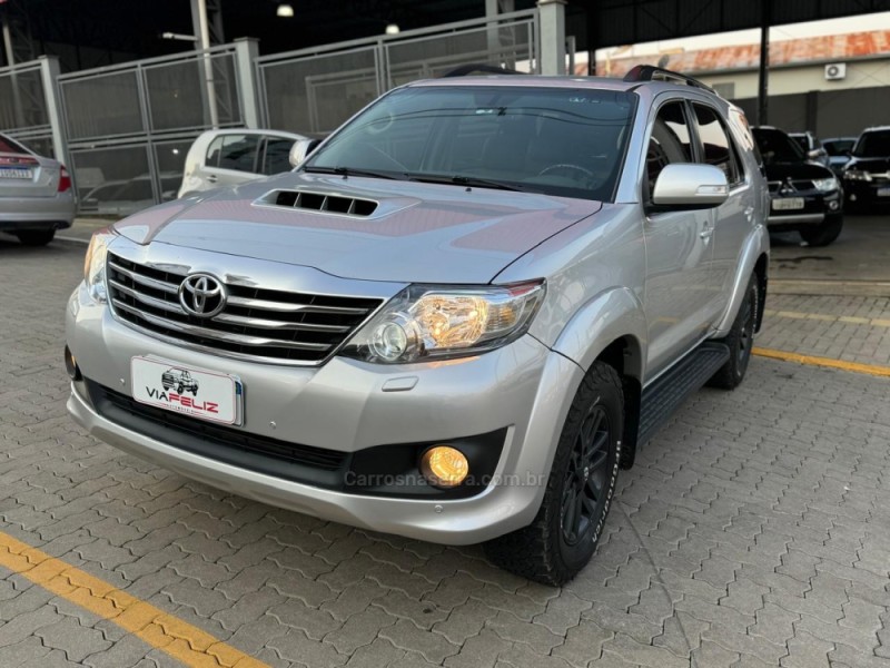 HILUX SW4 3.0 SRV 4X4 7 LUGARES 16V TURBO INTERCOOLER DIESEL 4P AUTOMÁTICO - 2013 - FELIZ