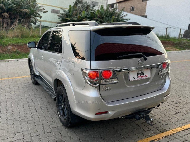 HILUX SW4 3.0 SRV 4X4 7 LUGARES 16V TURBO INTERCOOLER DIESEL 4P AUTOMÁTICO - 2013 - FELIZ