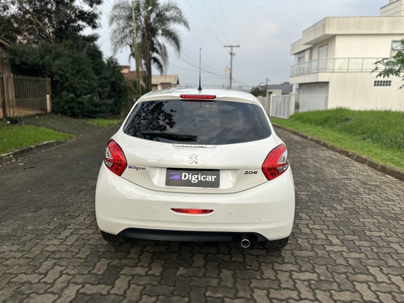 208 1.6 GRIFFE 16V FLEX 4P AUTOMÁTICO - 2014 - LAJEADO