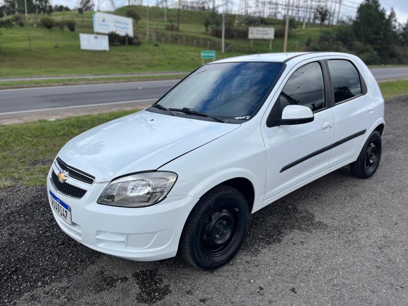 CELTA 1.0 MPFI LT 8V FLEX 4P MANUAL - 2015 - FARROUPILHA