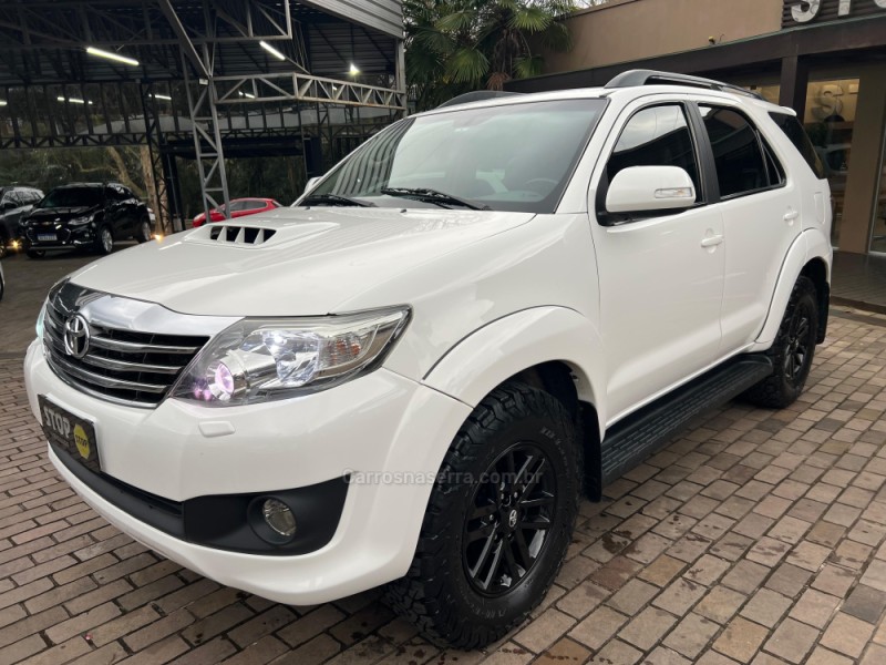 HILUX SW4 3.0 SRV 4X4 7 LUGARES 16V TURBO INTERCOOLER DIESEL 4P AUTOMÁTICO - 2013 - DOIS IRMãOS