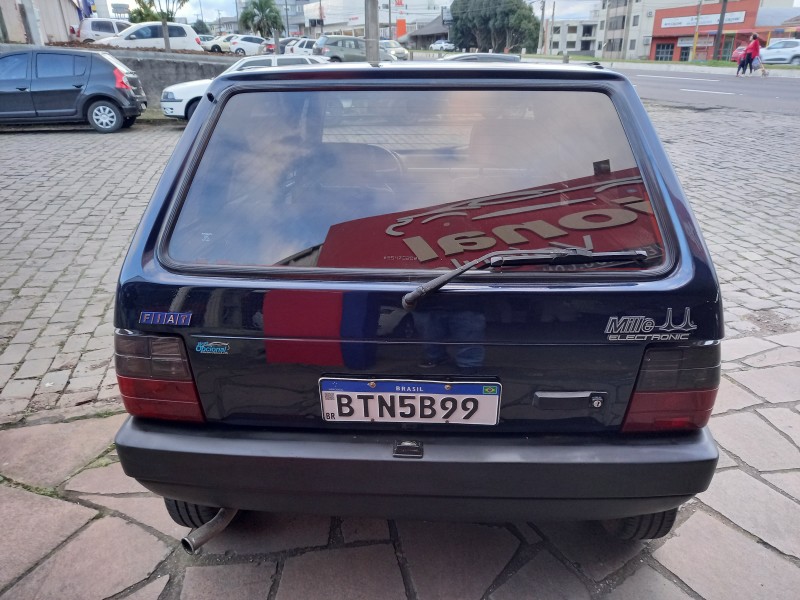 UNO 1.0 MILLE ELETRONIC 8V GASOLINA 4P MANUAL - 1995 - CAXIAS DO SUL