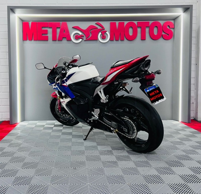 CBR 600RR  - 2010 - CAMPO BOM