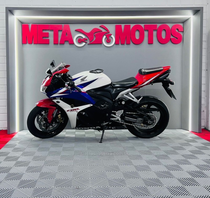 CBR 600RR  - 2010 - CAMPO BOM