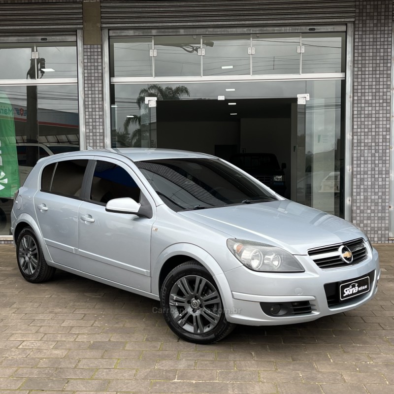 VECTRA 2.0 MPFI GT HATCH 8V FLEX 4P MANUAL