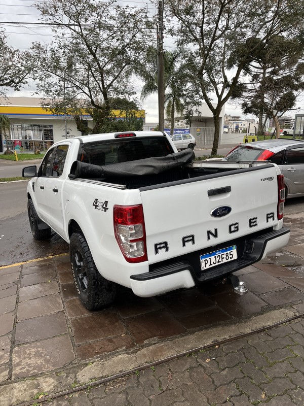 RANGER 2.0 XL CD TURBO 4X4 DIESEL 4P MANUAL - 2015 - FARROUPILHA