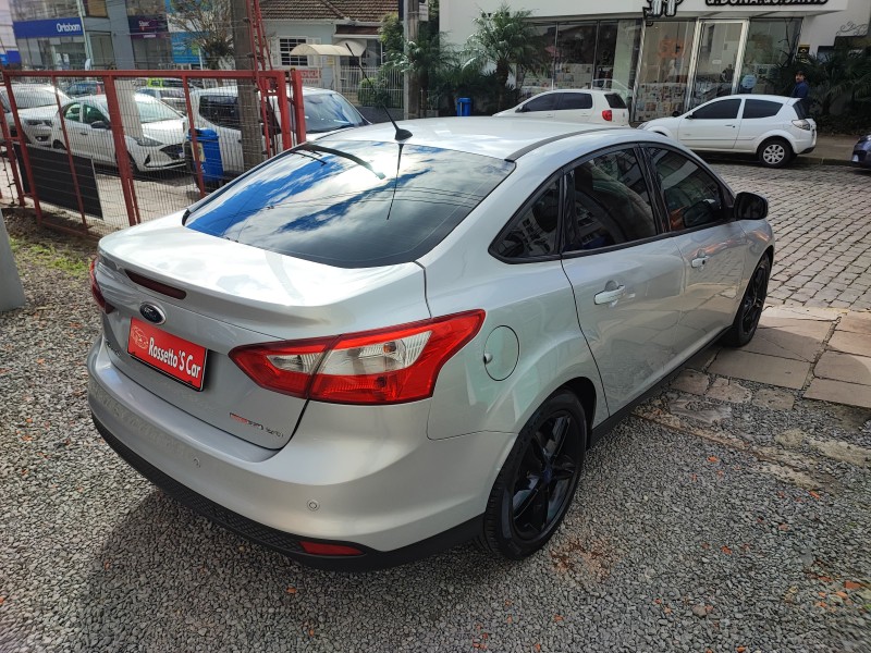 FOCUS 2.0 SE PLUS 16V FLEX 4P AUTOMÁTICO - 2014 - FARROUPILHA