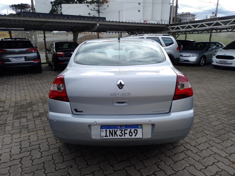 MÉGANE 2.0 DYNAMIQUE SEDAN 16V GASOLINA 4P MANUAL - 2007 - BENTO GONçALVES