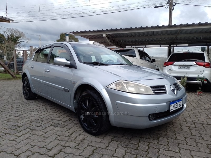 MÉGANE 2.0 DYNAMIQUE SEDAN 16V GASOLINA 4P MANUAL - 2007 - BENTO GONçALVES